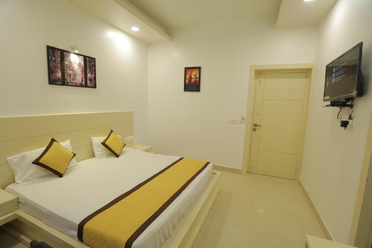 Hotel Sahib'S Red Carpet - Family & Corporate Hotel Chain Agra  Exterior foto