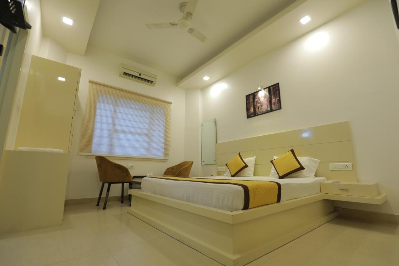 Hotel Sahib'S Red Carpet - Family & Corporate Hotel Chain Agra  Exterior foto